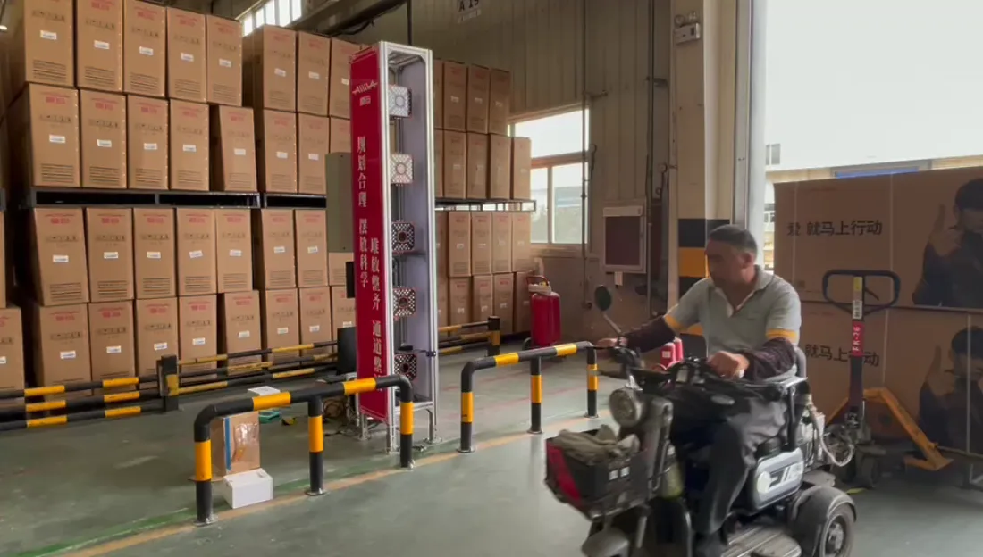 整托货物通道门读码现场